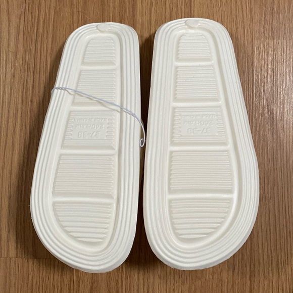 ❤️ Miniso Classic Slide Shoes Unisex Size 37/38 240M NWT - Picture 6 of 8